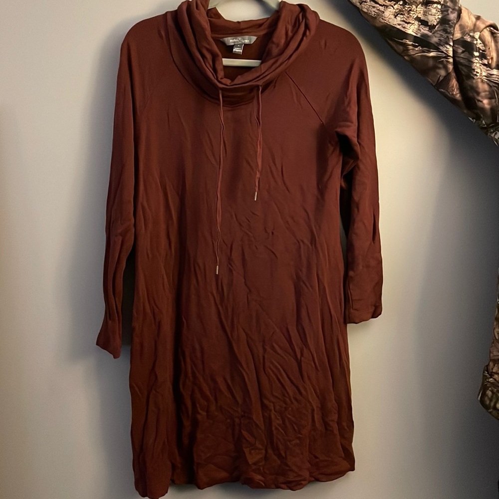 Maroon sweater